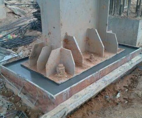 cast concrete to the steel column base